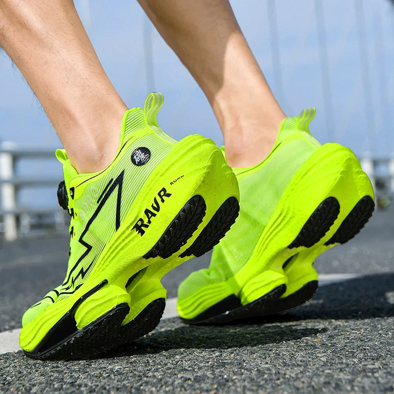 Chaussures de course pour hommes 2025, modèle 100% neuf, avec plaque de carbone amortissante, idéales pour la course, le marathon et le sport. Confortables et antidérapantes, elles sont parfaites pour le tennis et la cours